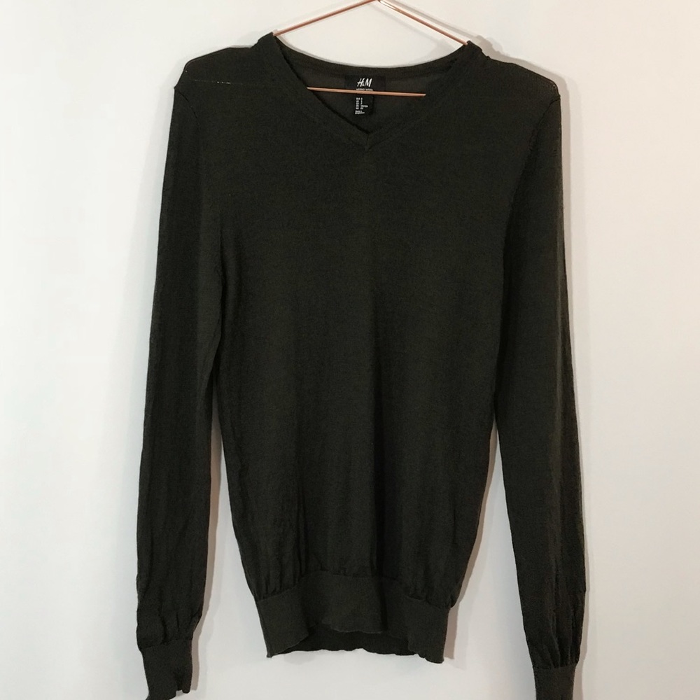 H & M Long Sleeve V-neck Sweater